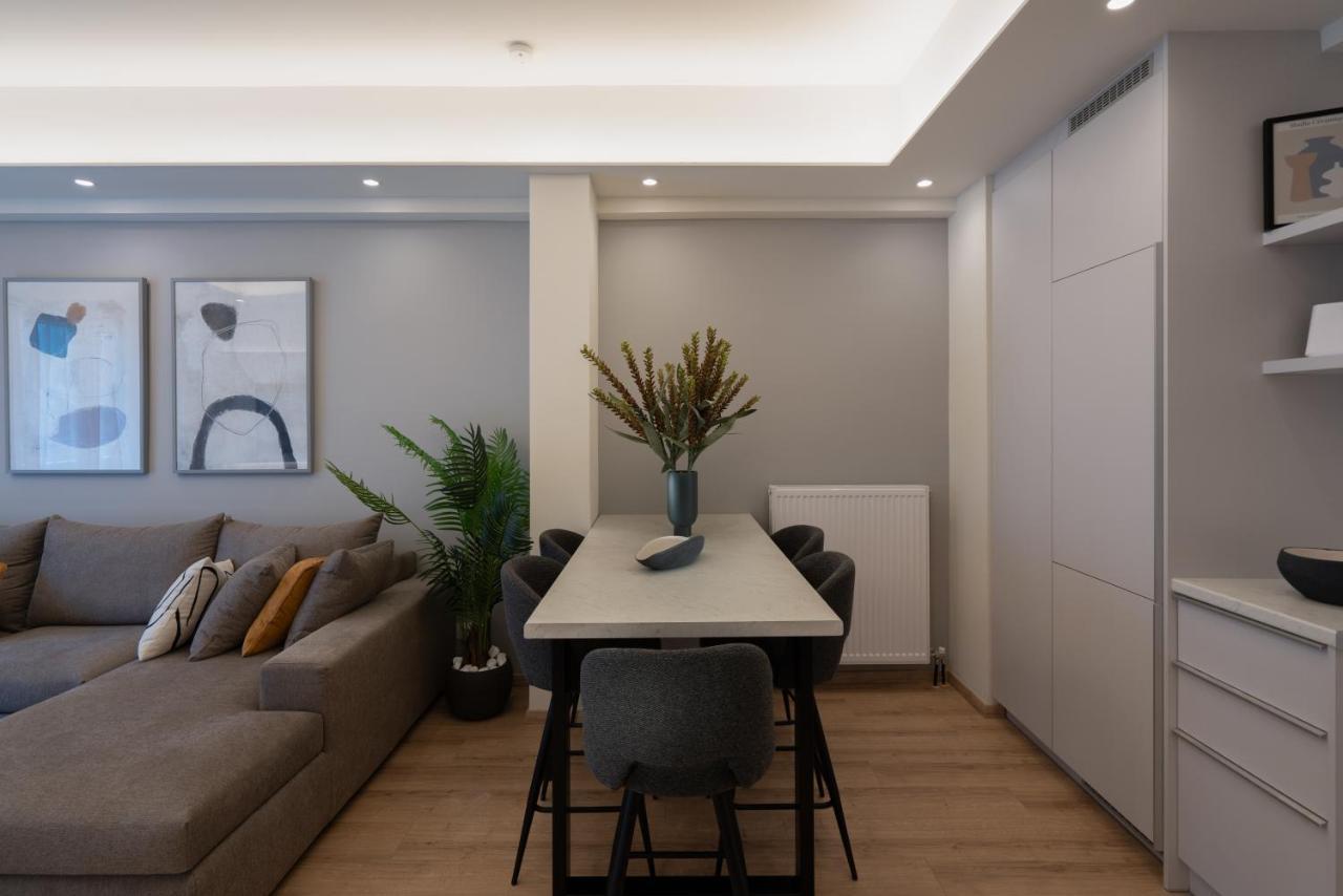 Newly Renovated 2 Bedroom Apartment, 5Min To Metro أثينا المظهر الخارجي الصورة