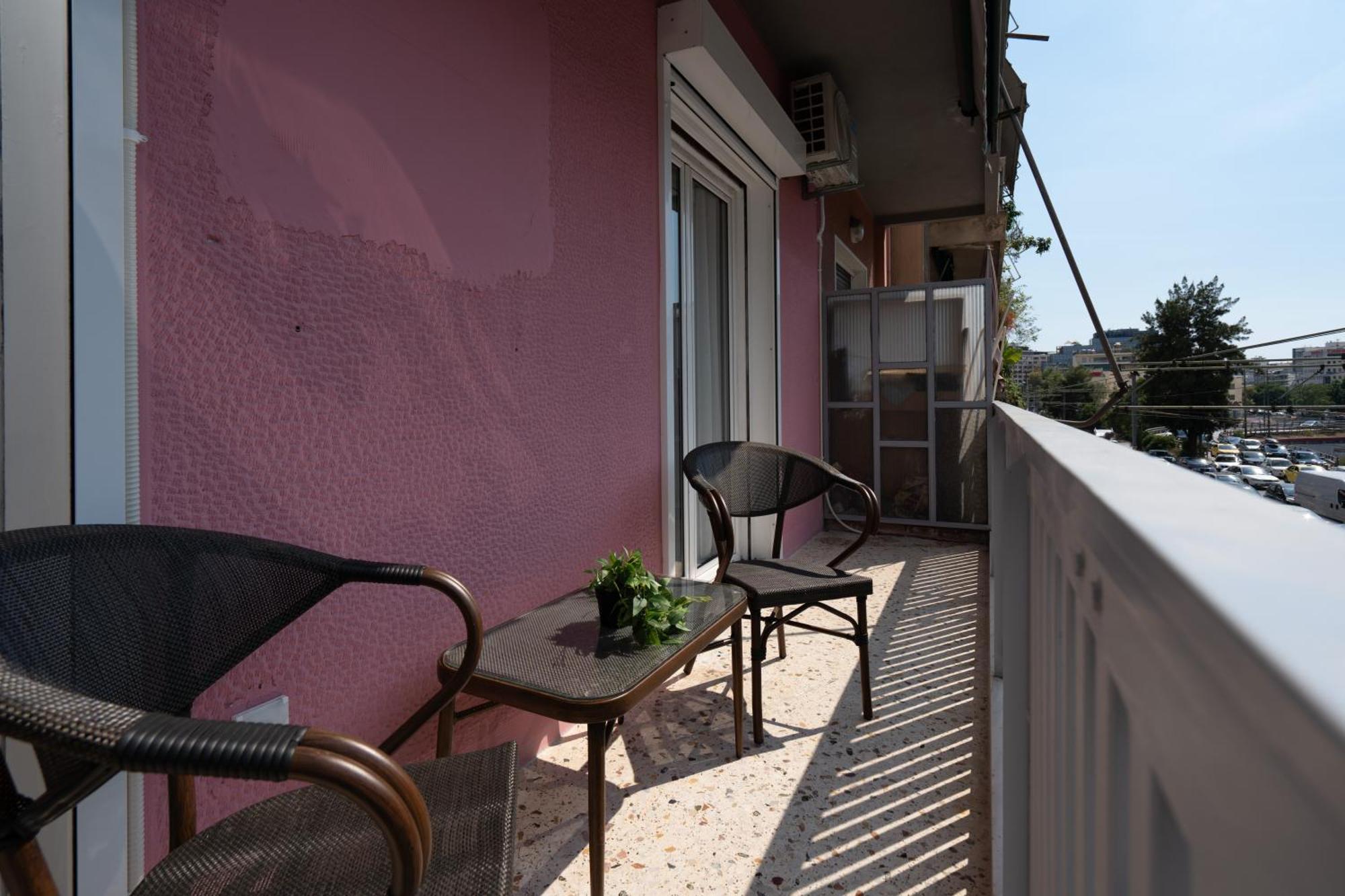 Newly Renovated 2 Bedroom Apartment, 5Min To Metro أثينا المظهر الخارجي الصورة