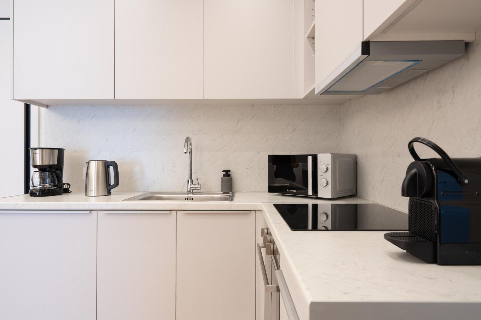 Newly Renovated 2 Bedroom Apartment, 5Min To Metro أثينا المظهر الخارجي الصورة