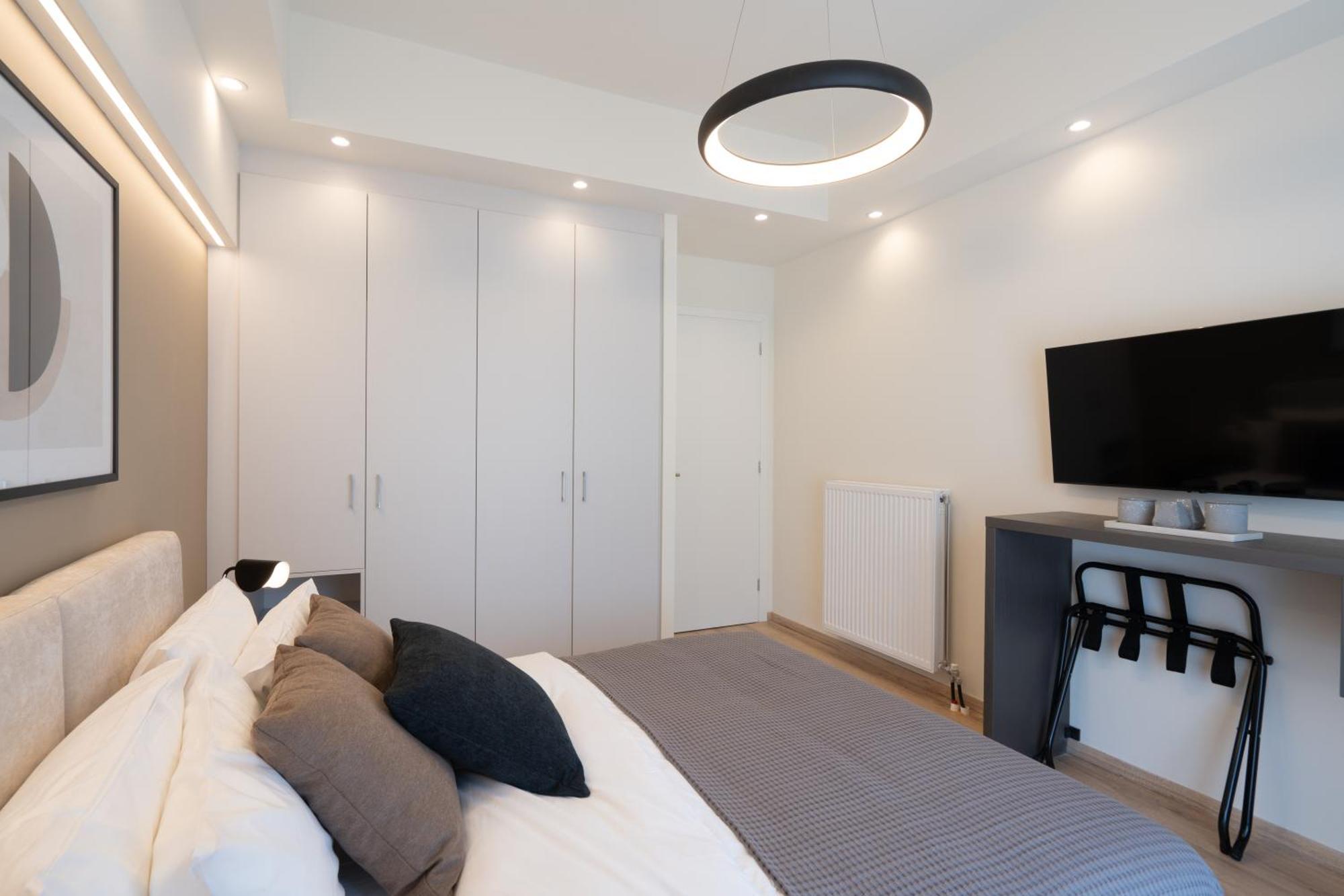 Newly Renovated 2 Bedroom Apartment, 5Min To Metro أثينا المظهر الخارجي الصورة